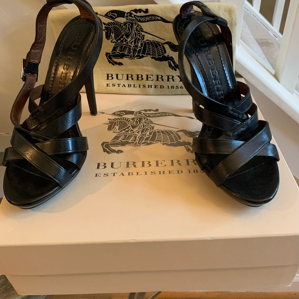 Size 8 Made in Italy 38 1/2. Burberry Sandals Bridle Huntley Orig Box & Shoe Bag